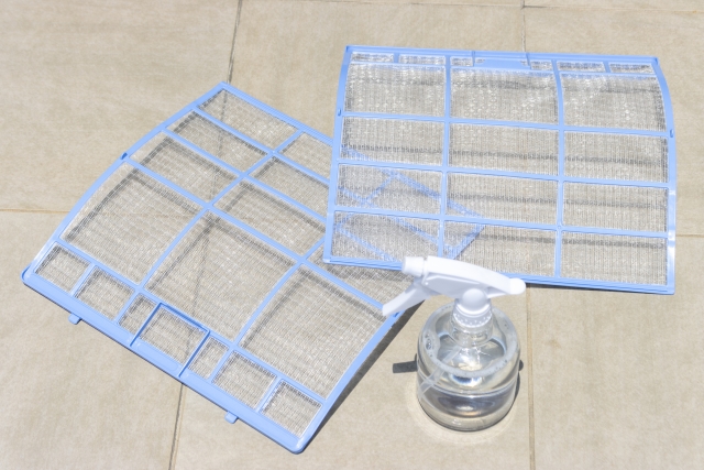 【電気代の上昇!?】キッチンの油煙はエアコンに悪影響を及ぼします